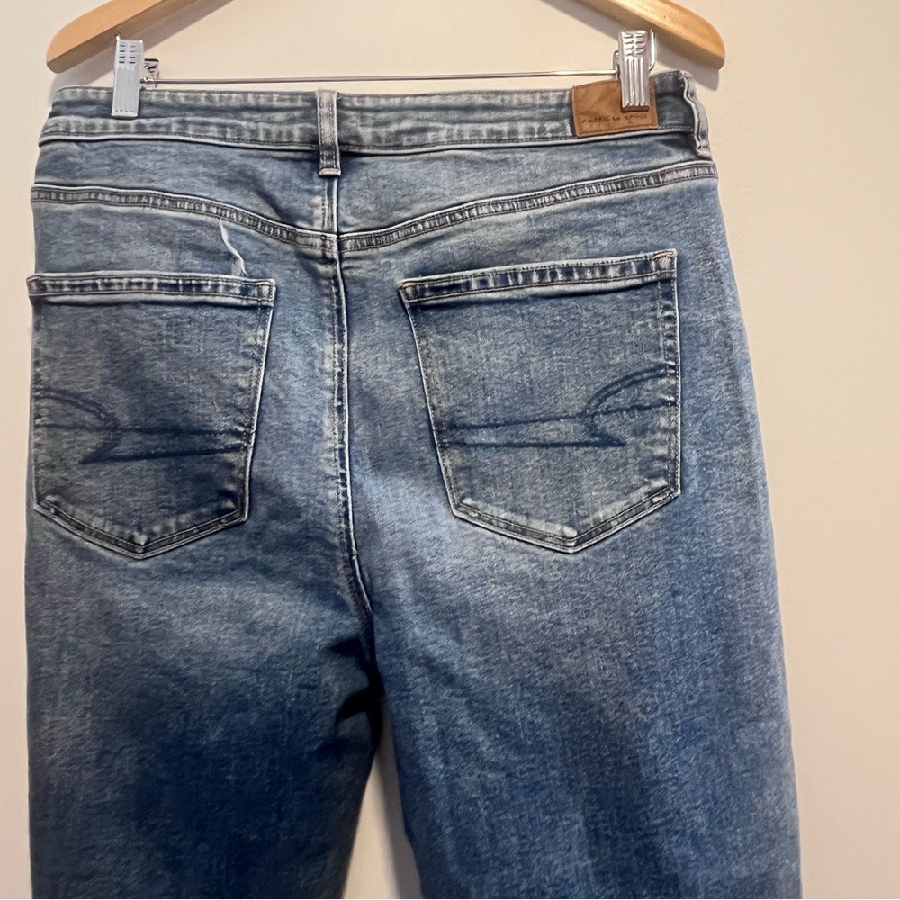 American Eagle Strigid Ripped Mom Jeans High Rise Distressed Straight Leg - Picture 10 of 14